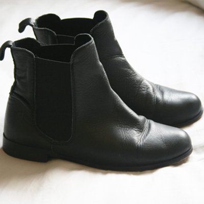 CHELSEA BOOTS